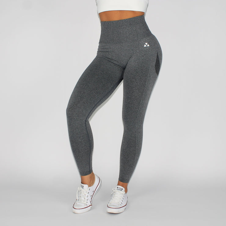 NEW Light Grey Seamless Scrunch Butt Leggings are now available online! 🤍