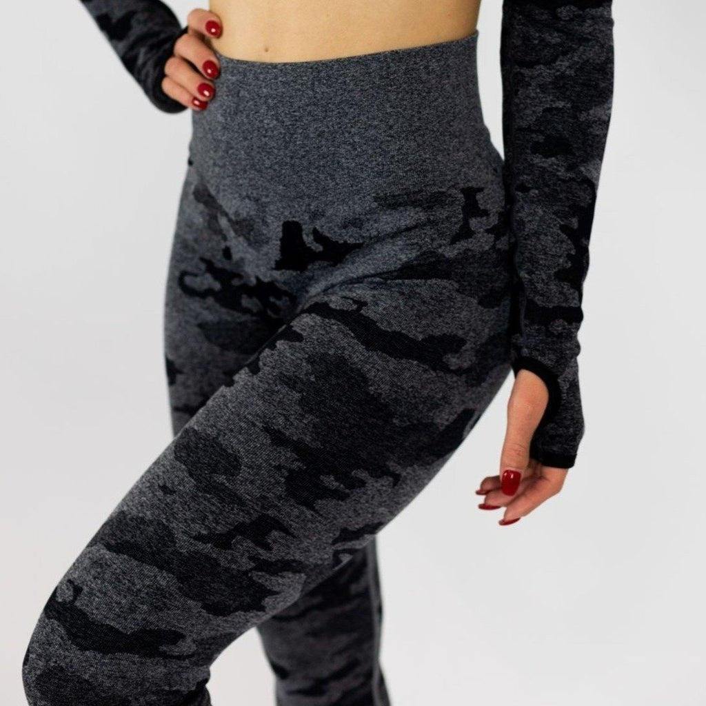 https://gymlandsportswear.com/cdn/shop/products/standout-seamless-camo-leggings-black-front-detail_1024x1024.jpg?v=1623568888